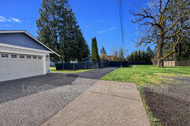 8052 Se 23rd Ave - Photo 3 of 24