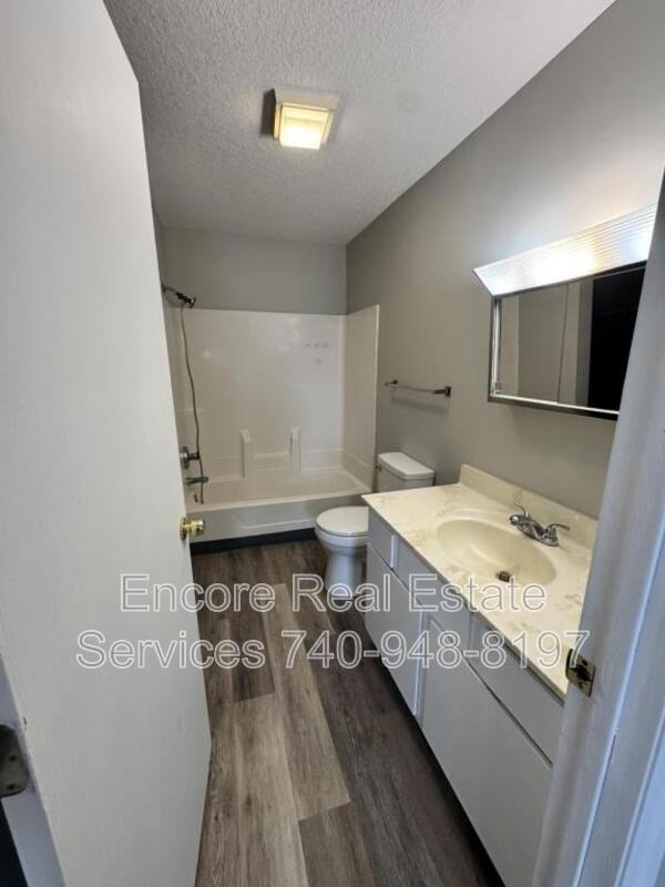 560 Brookside Ct - Photo 3 of 8