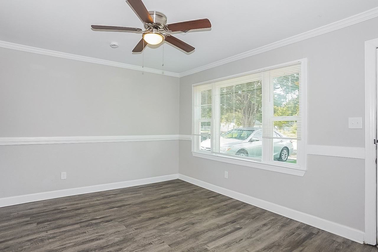 1950 Williams Dr - Photo 2 of 15