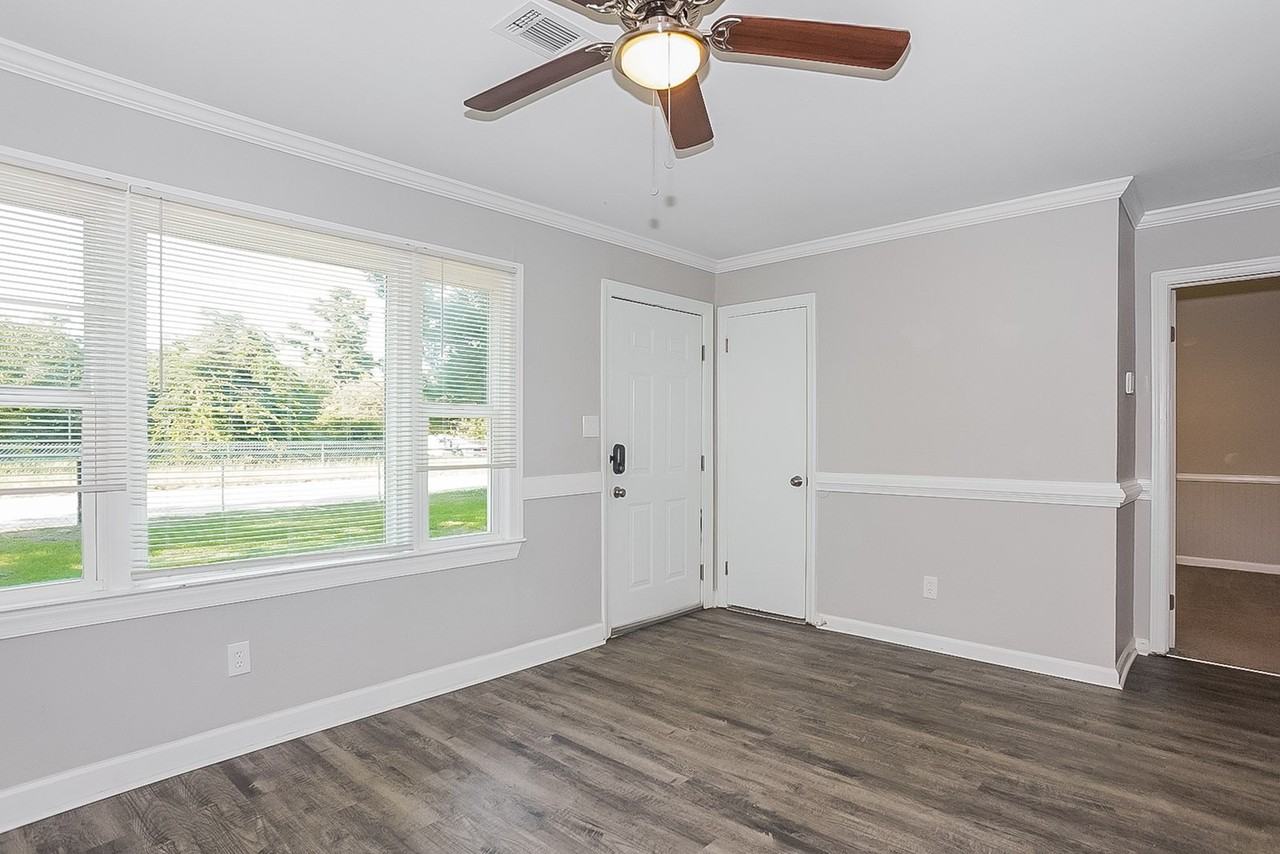 1950 Williams Dr - Photo 3 of 15