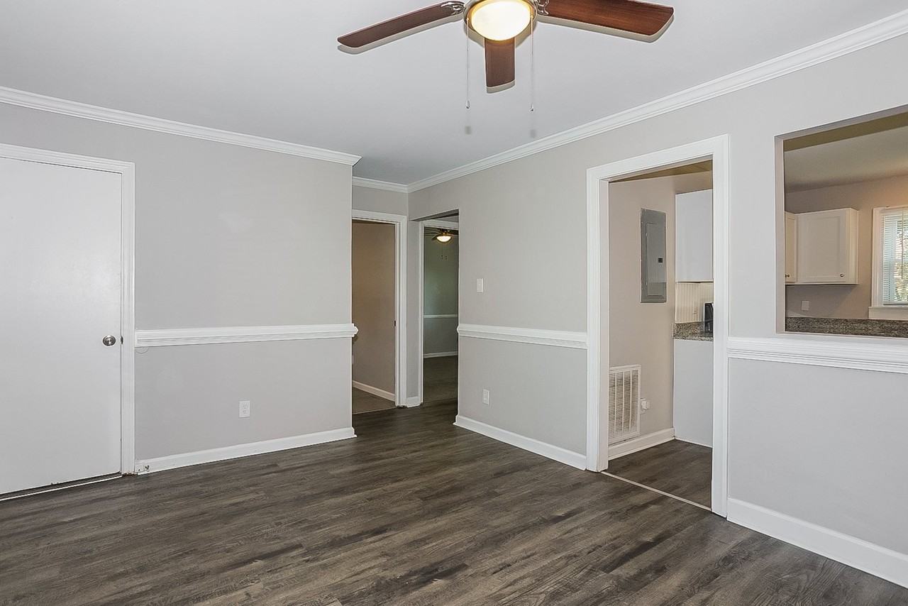 1950 Williams Dr - Photo 4 of 15