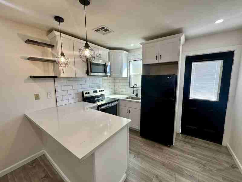 1447 E Mountain View Rd #2 - Photo 4 of 10