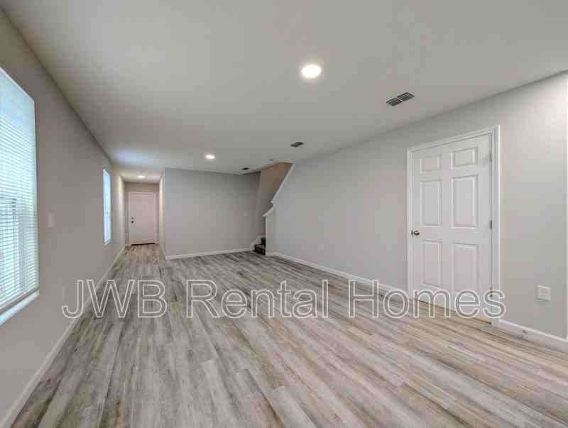 1286 Pangola Dr - Photo 6 of 19
