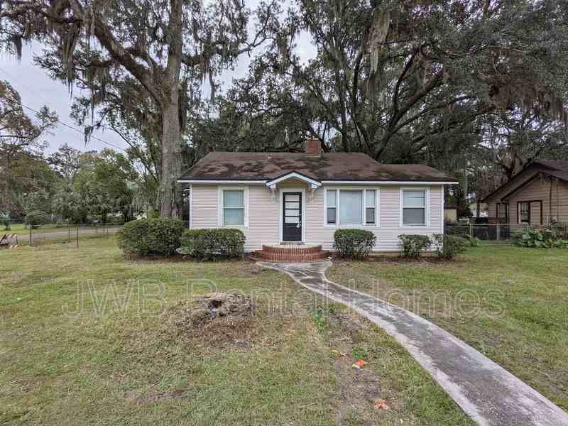 2404 Prospect St - Photo 2 of 13