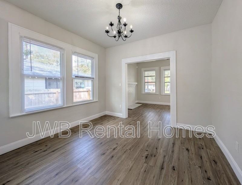 3028 Green St - Photo 6 of 20