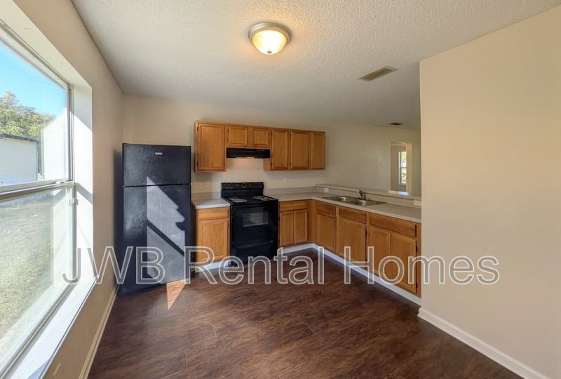 1108 Odessa St - Photo 5 of 17