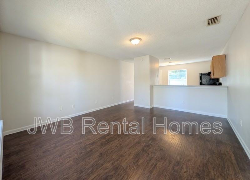 1108 Odessa St - Photo 6 of 17