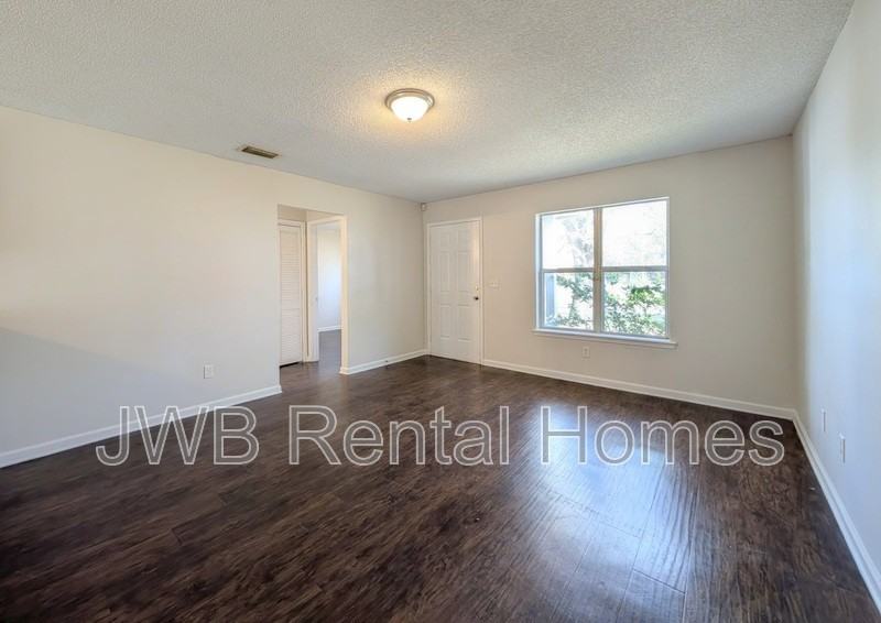 1108 Odessa St - Photo 7 of 17