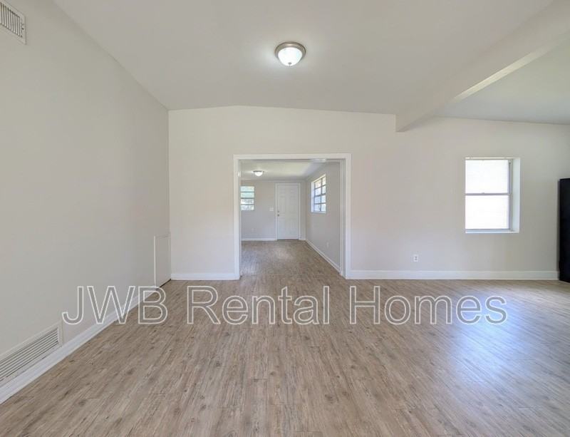 10444 Piedmont Rd - Photo 6 of 18