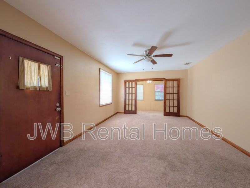 1147 Maynard St - Photo 5 of 16