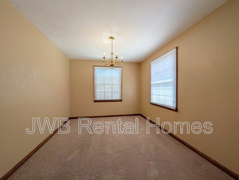 1147 Maynard St - Photo 7 of 16