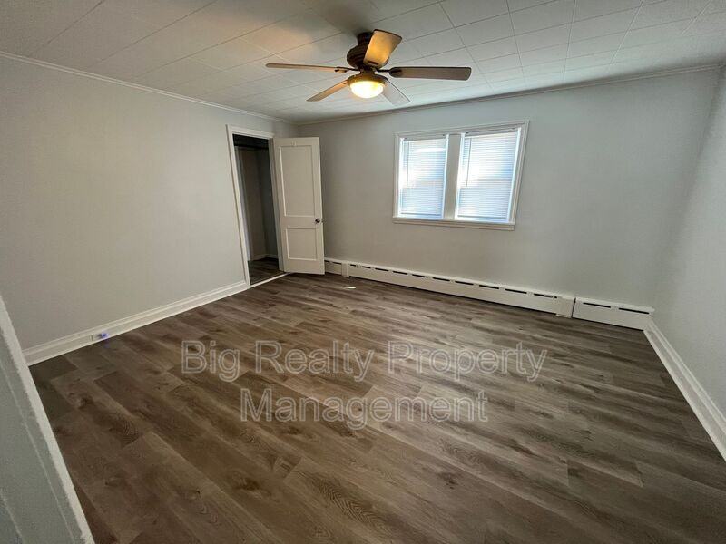 513 Center St - Photo 6 of 7