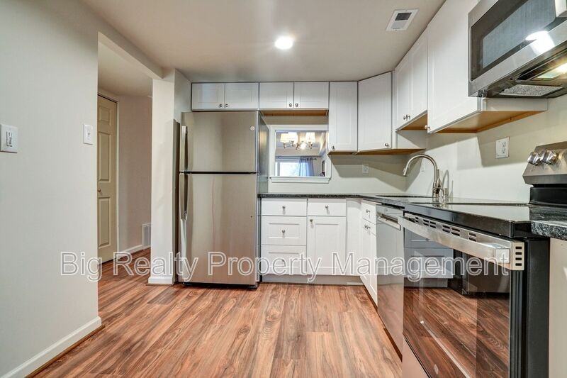 704 Stonybrook Dr - Photo 2 of 42