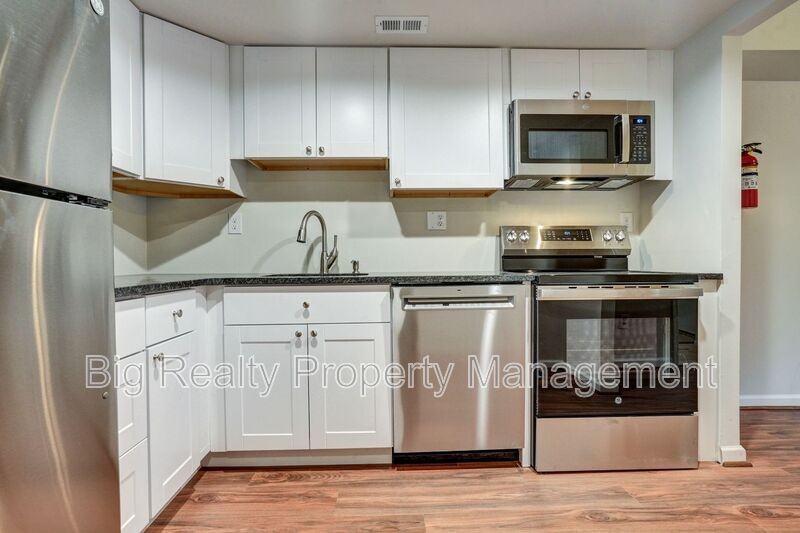 704 Stonybrook Dr - Photo 6 of 42