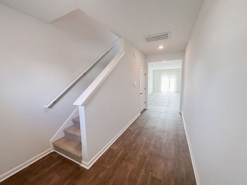 729 Long Bluff Rd - Photo 3 of 38