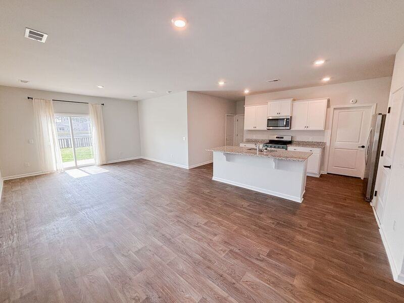 729 Long Bluff Rd - Photo 4 of 38