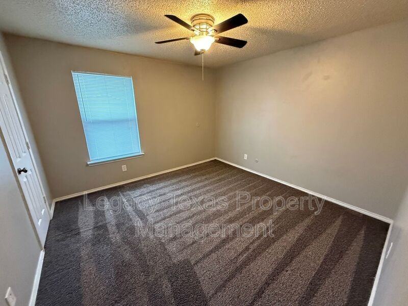 1607 Sun Valley Dr Apt D - Photo 3 of 15