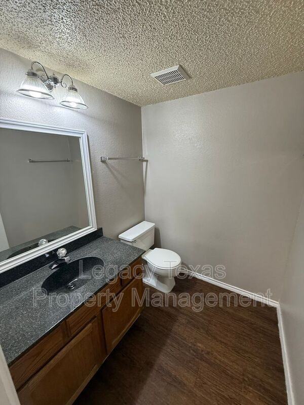 1607 Sun Valley Dr Apt D - Photo 4 of 15