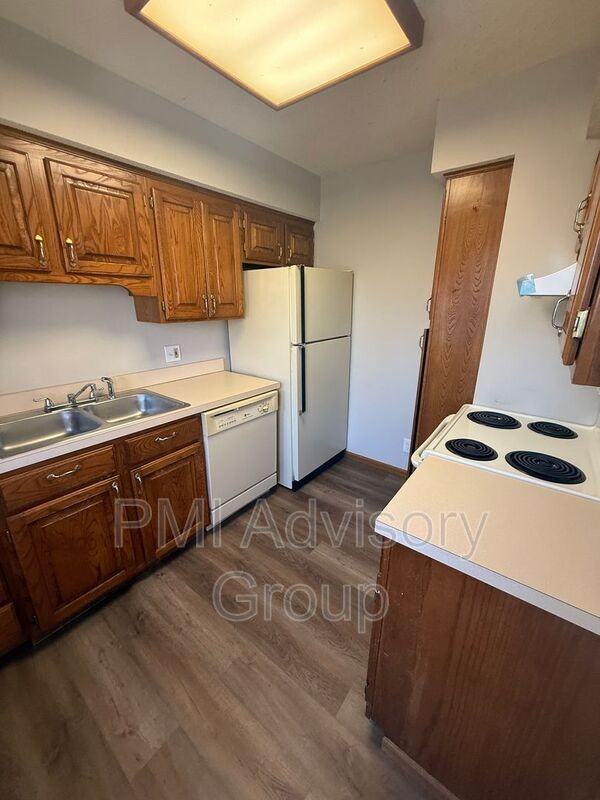 1242 Sw High Ave - Photo 2 of 8