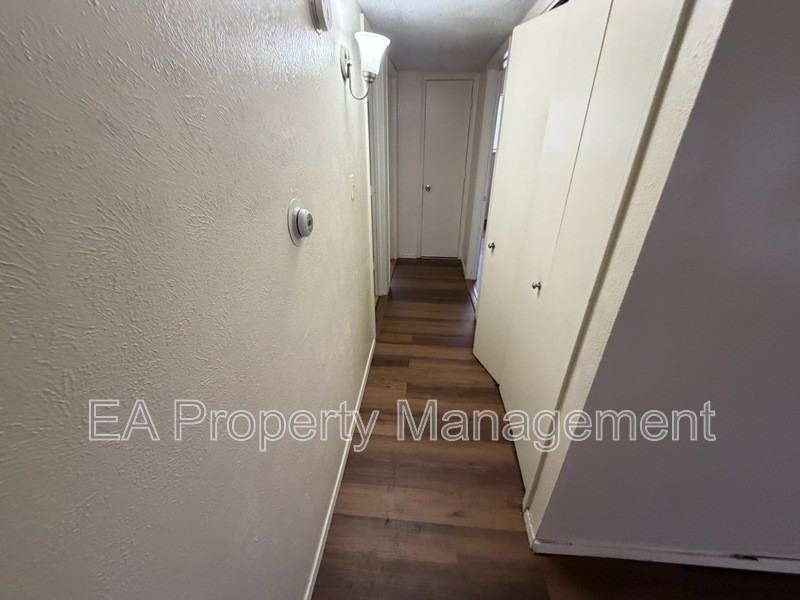 12200 Candelaria Rd Ne #B - Photo 6 of 8