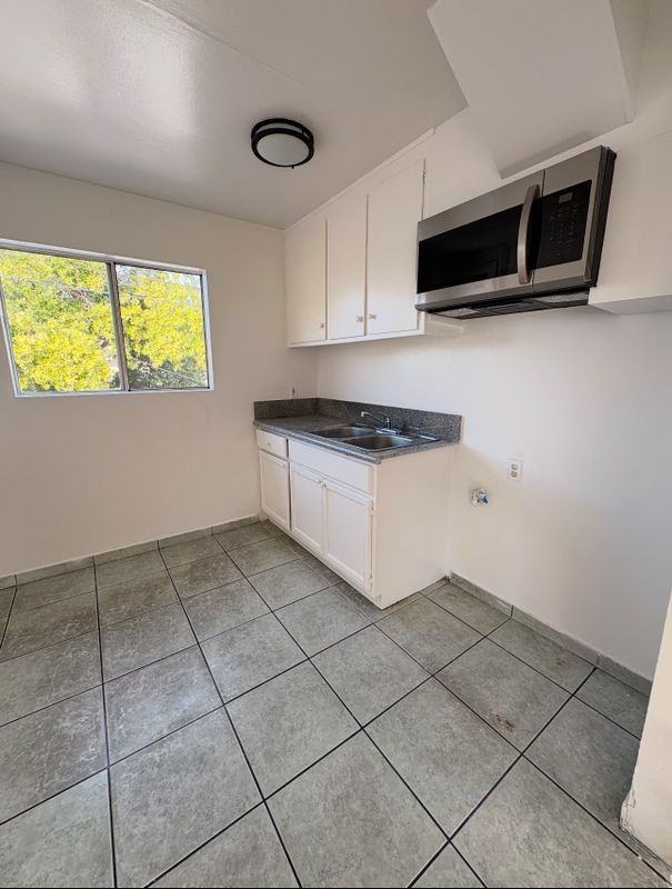 1165 E 42nd Pl - Photo 2 of 9