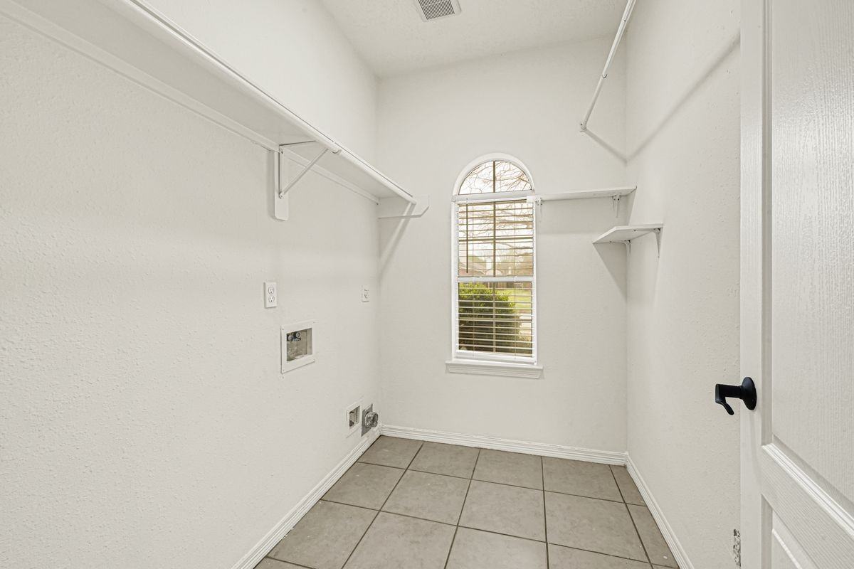 22127 Nobles Crossing Dr - Photo 5 of 34