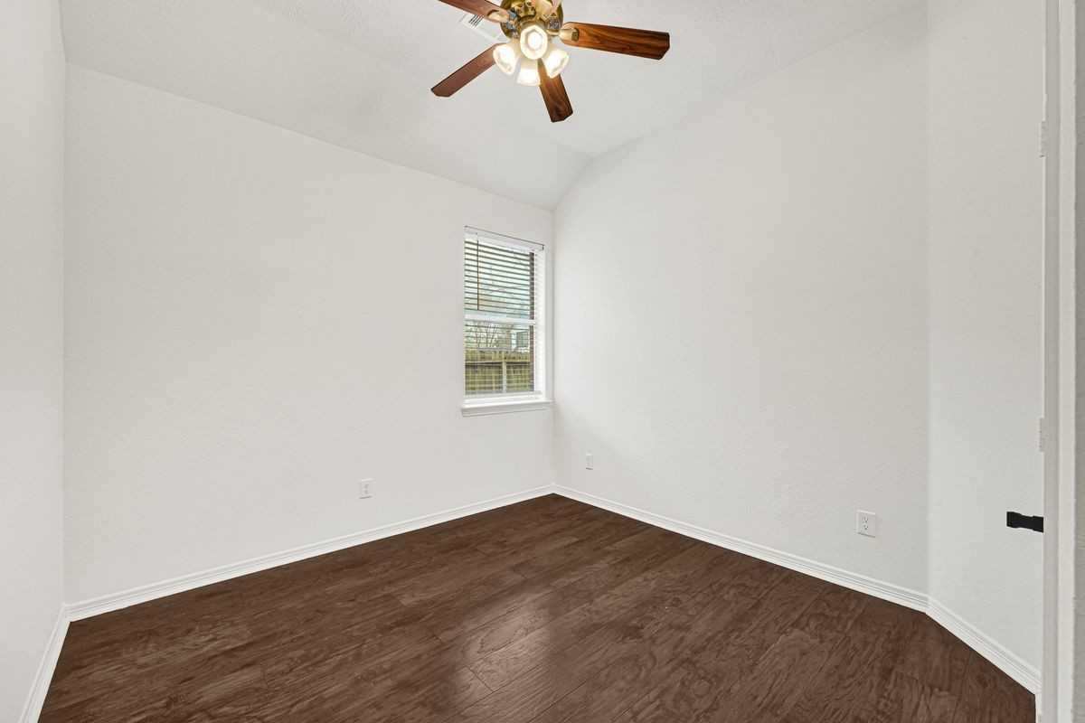 22127 Nobles Crossing Dr - Photo 7 of 34