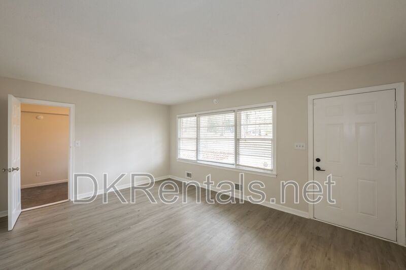 2058 River Rd - Photo 4 of 25