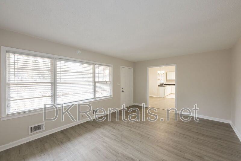 2058 River Rd - Photo 6 of 25