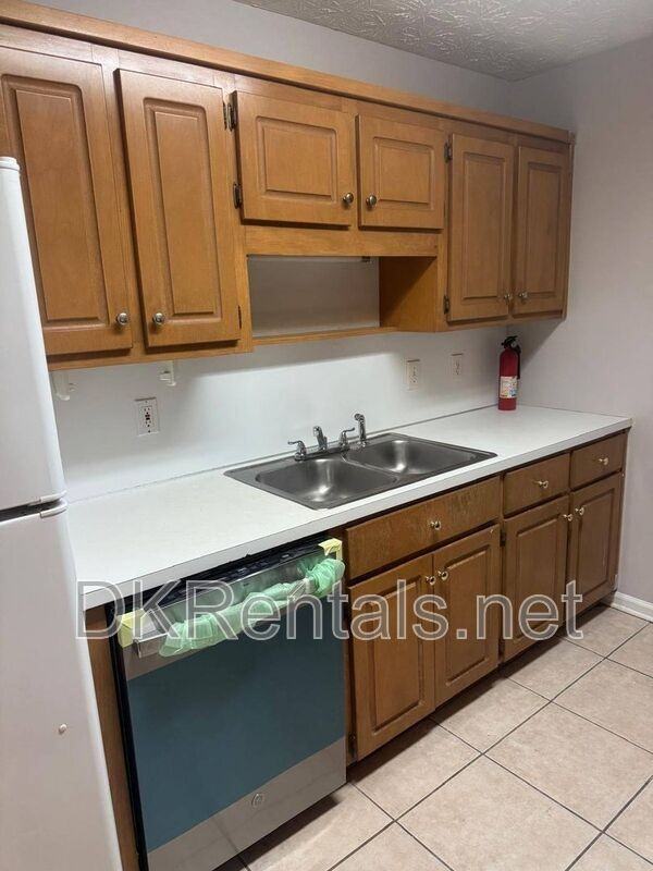 330 Herndon Way - Photo 2 of 11