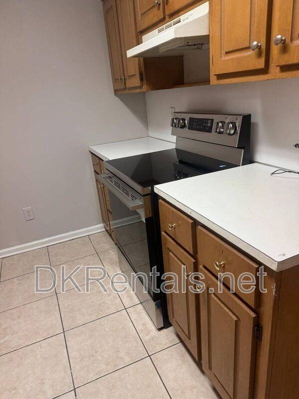 330 Herndon Way - Photo 3 of 11