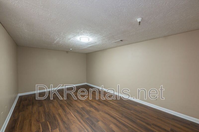 330 Herndon Way - Photo 4 of 11