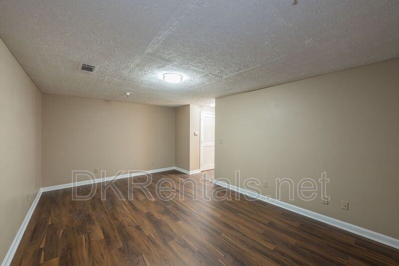 330 Herndon Way - Photo 6 of 11