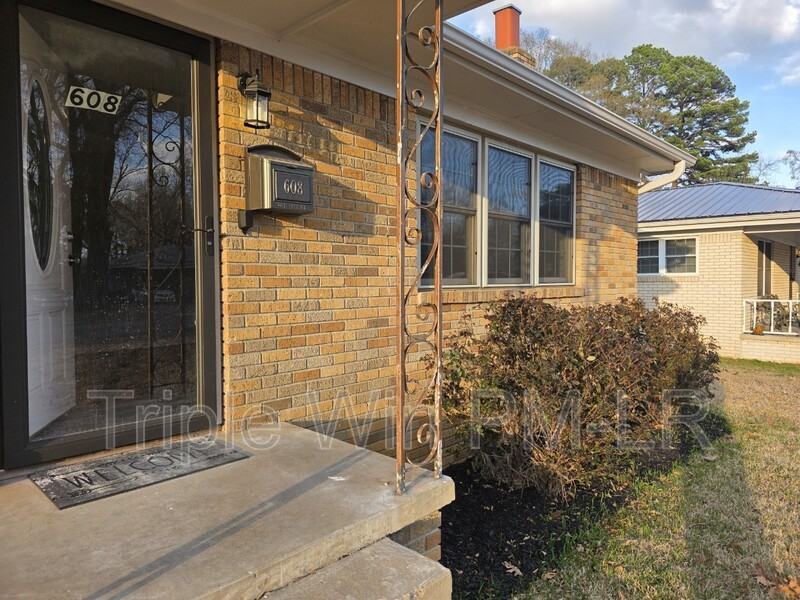 608 W Martin St - Photo 4 of 37