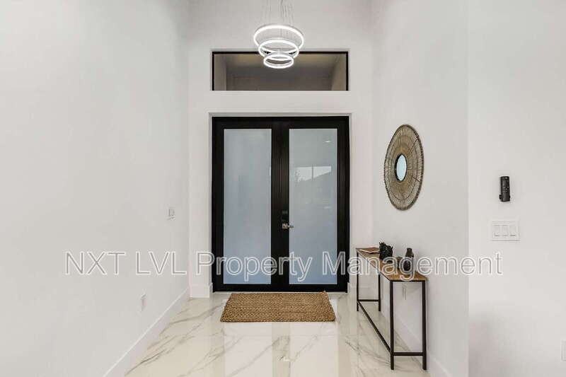 318 Se 15th Ter - Photo 4 of 30