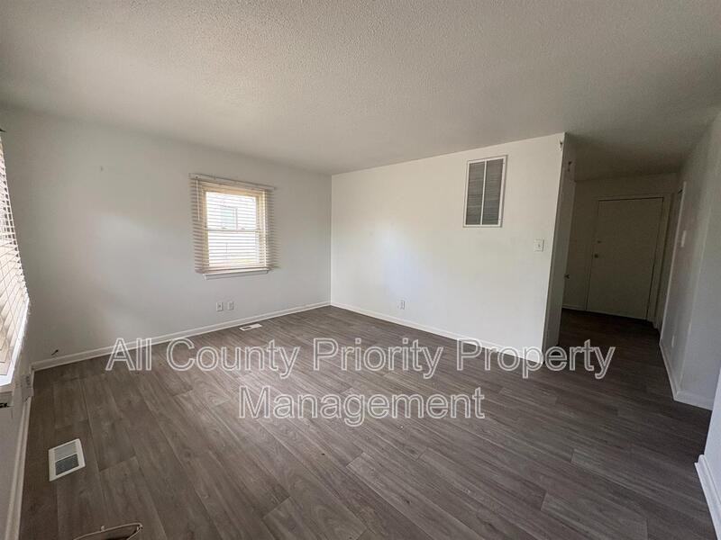 1015 Da Vinci St - Photo 2 of 9