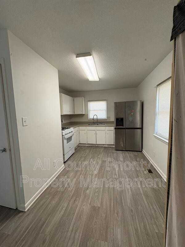 1015 Da Vinci St - Photo 3 of 9