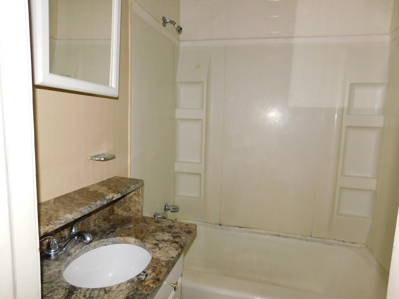 1405 Gregg Ave #1 - Photo 3 of 9