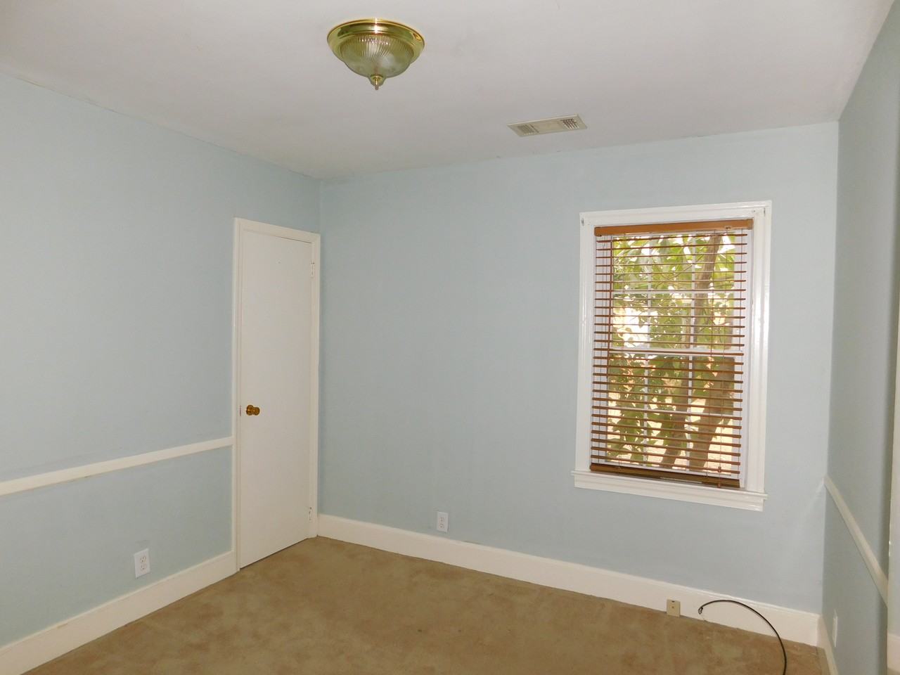 1405 Gregg Ave #1 - Photo 4 of 9