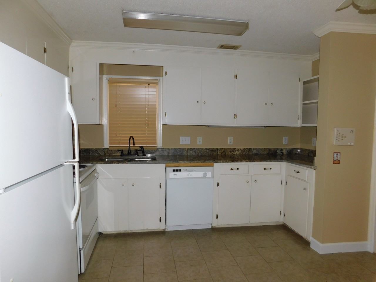 1405 Gregg Ave #1 - Photo 7 of 9