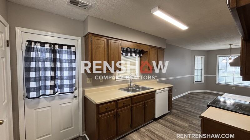 2112 Pillsbury Pl - Photo 7 of 17