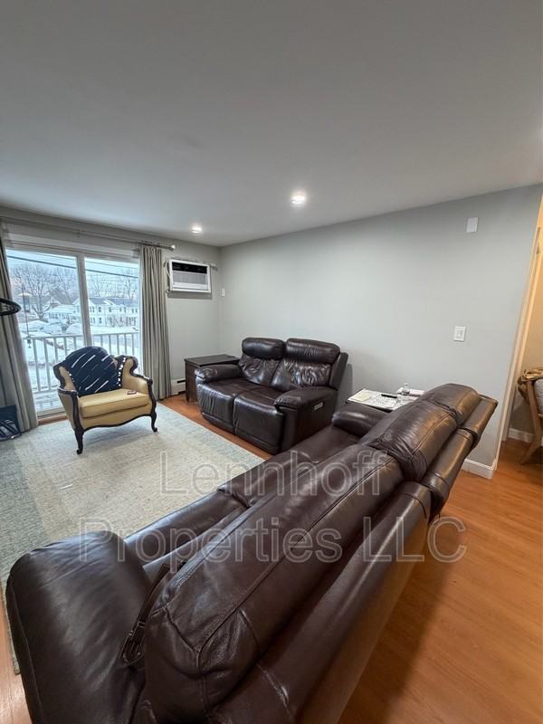 86 Beacon St - Photo 7 of 9