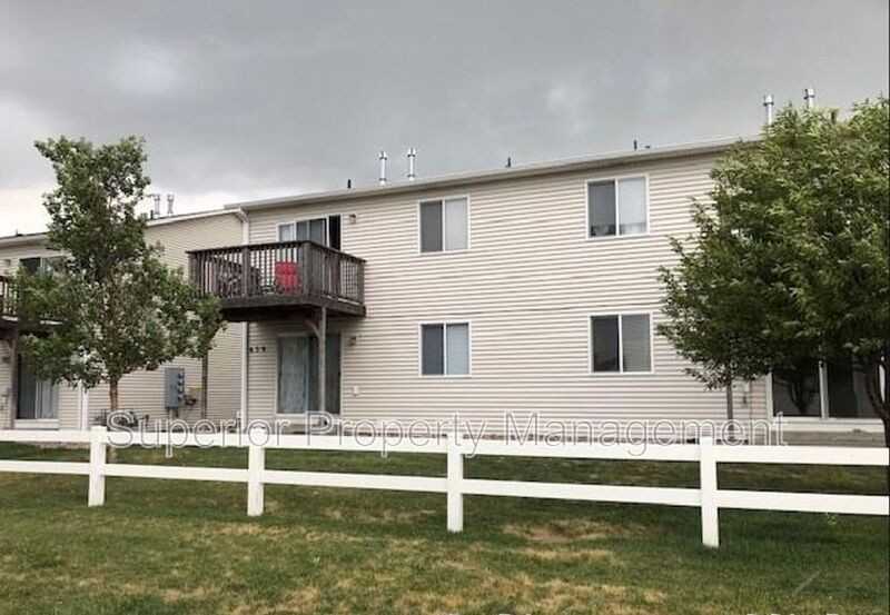 623 W 2nd St #A - Photo 3 of 11