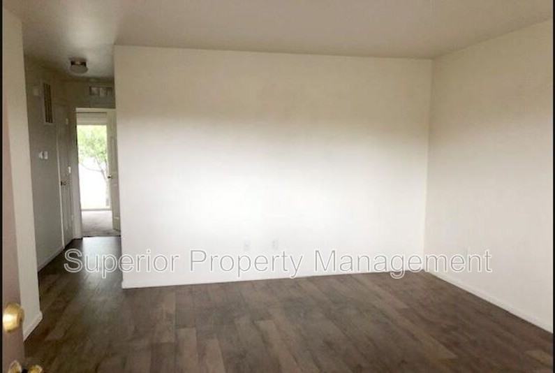 623 W 2nd St #A - Photo 4 of 11