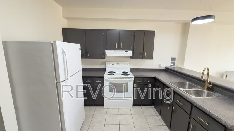 73 St. Paul St - Photo 4 of 10