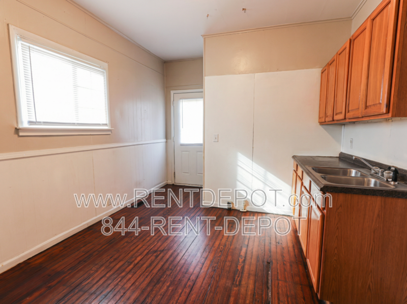 1501 Henning Ave - Photo 6 of 8
