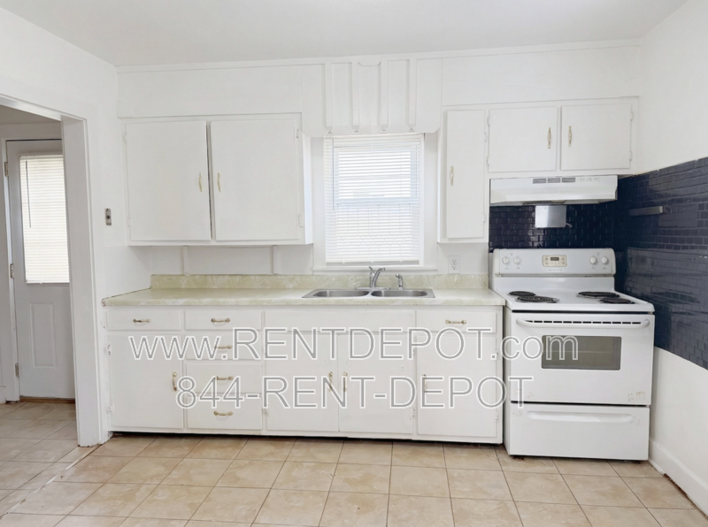 1407 Marshall Ave - Photo 2 of 7