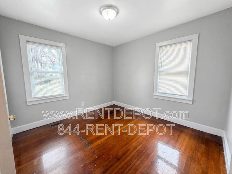 1407 Marshall Ave - Photo 3 of 7