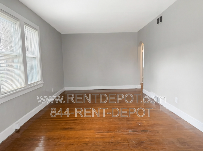 1407 Marshall Ave - Photo 4 of 7