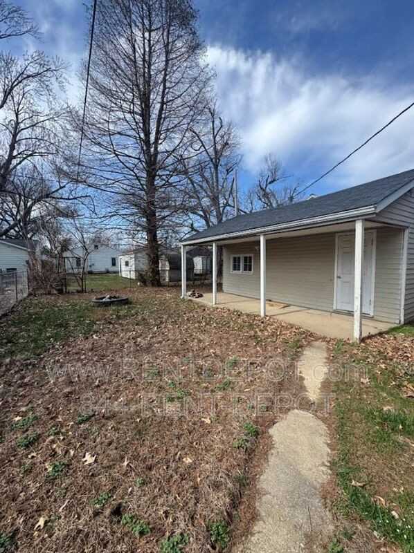 1303 S Saint James Blvd - Photo 4 of 23